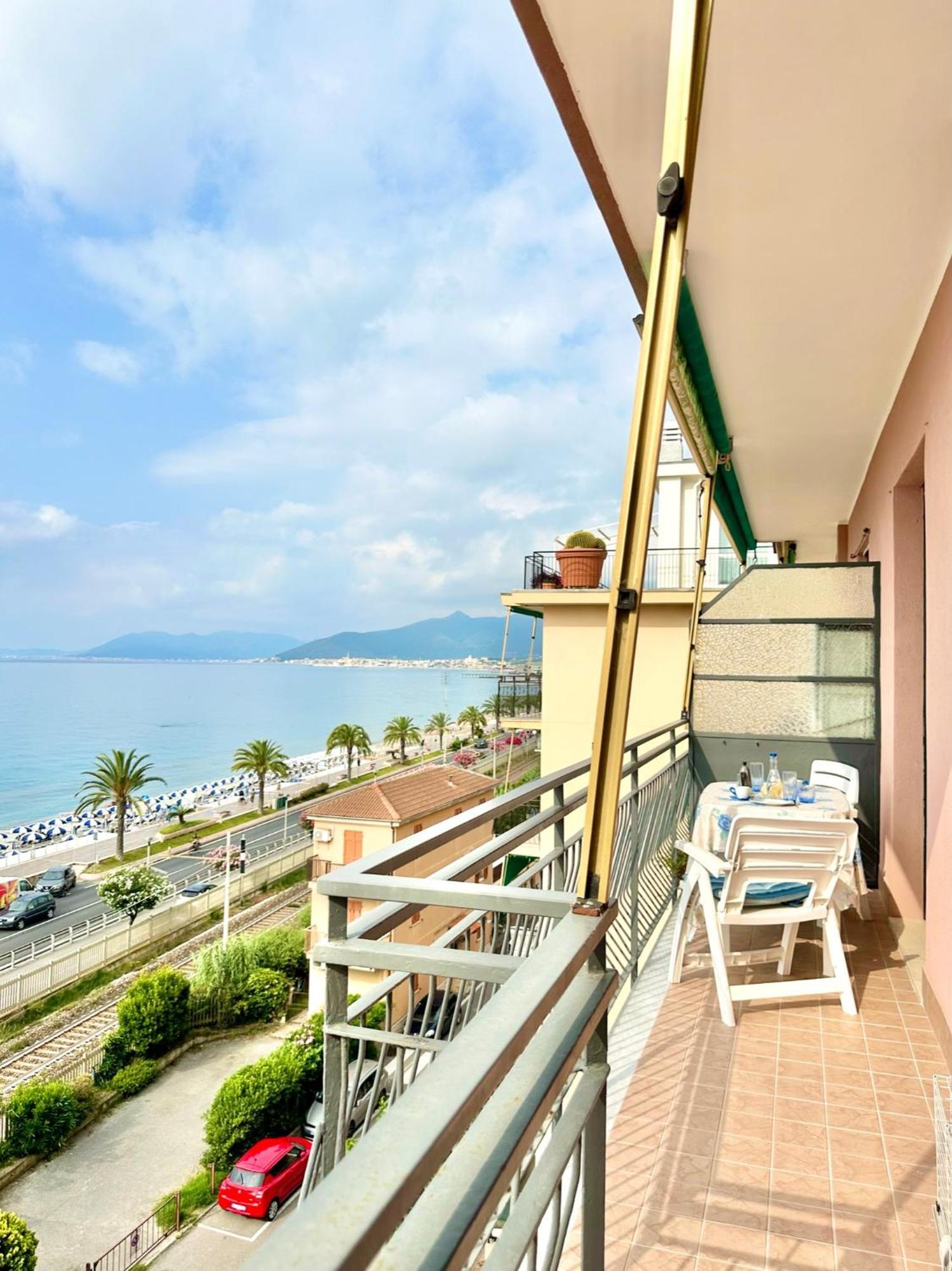 Hostdomus - Pietra Blu Διαμέρισμα Pietra Ligure Εξωτερικό φωτογραφία